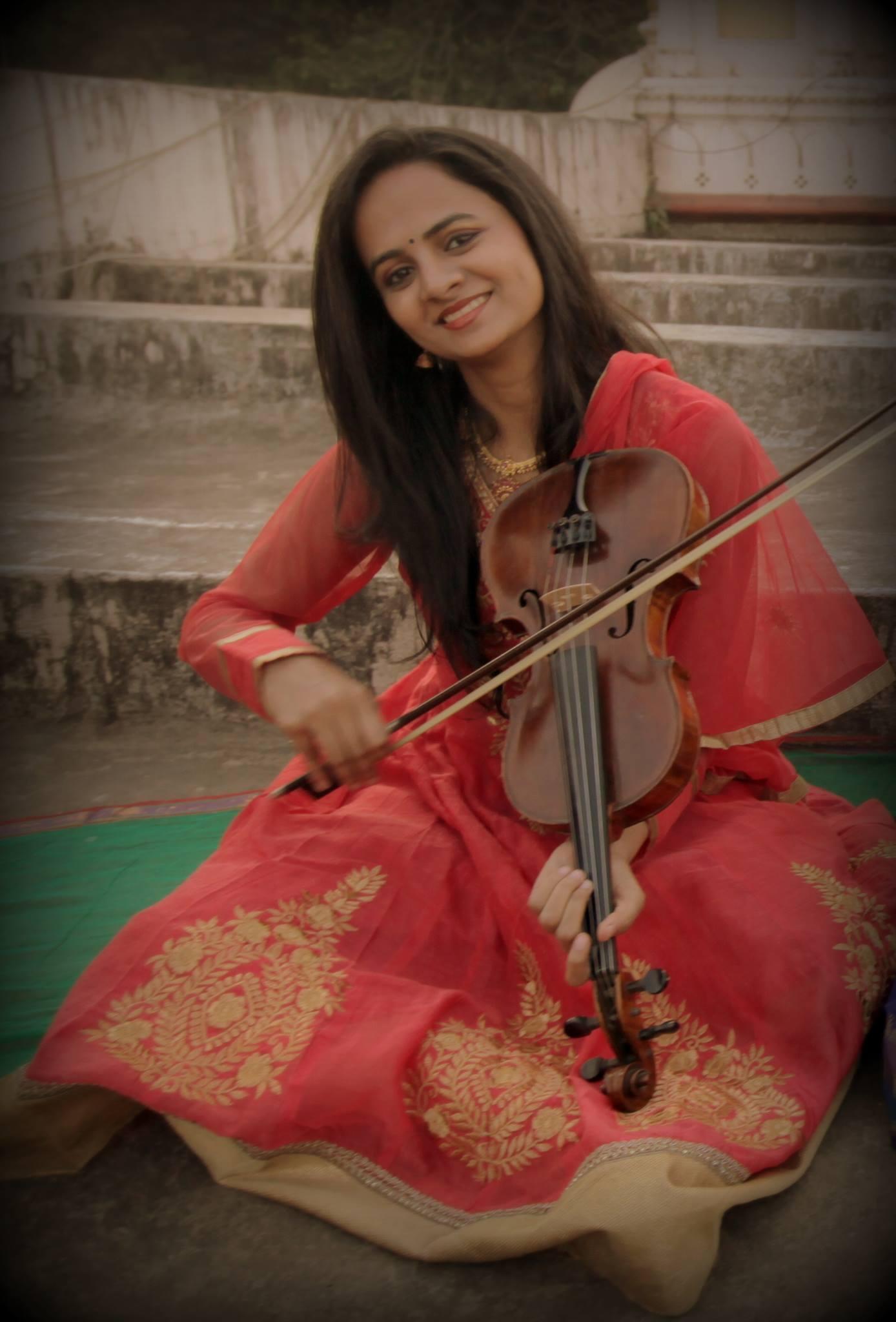 Nandini Shankar with violin